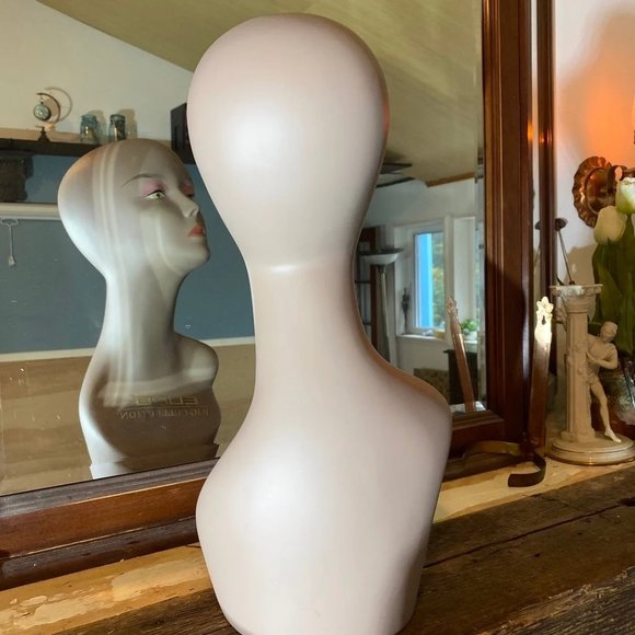 Mannequin Bust - Picture 3 of 7